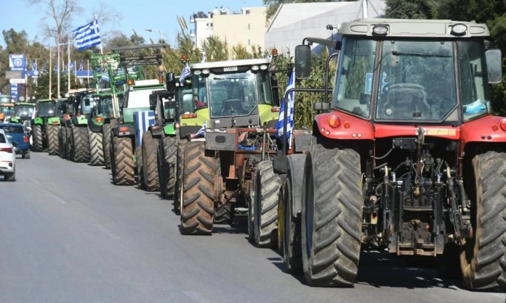 Ξέφυγαν τα πράγματα στο Αίγιο! Οι αγρότες πιάστηκαν στα χέρια με τους αστυνομικούς (Βίντεο)